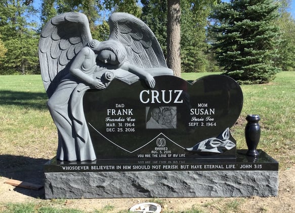 Cruz - Upright Monument - Monument
